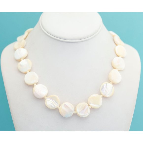 Vintage Perfect Mother of Pearl Beaded Necklace 26 inch - R16 - Picture 2 of 3